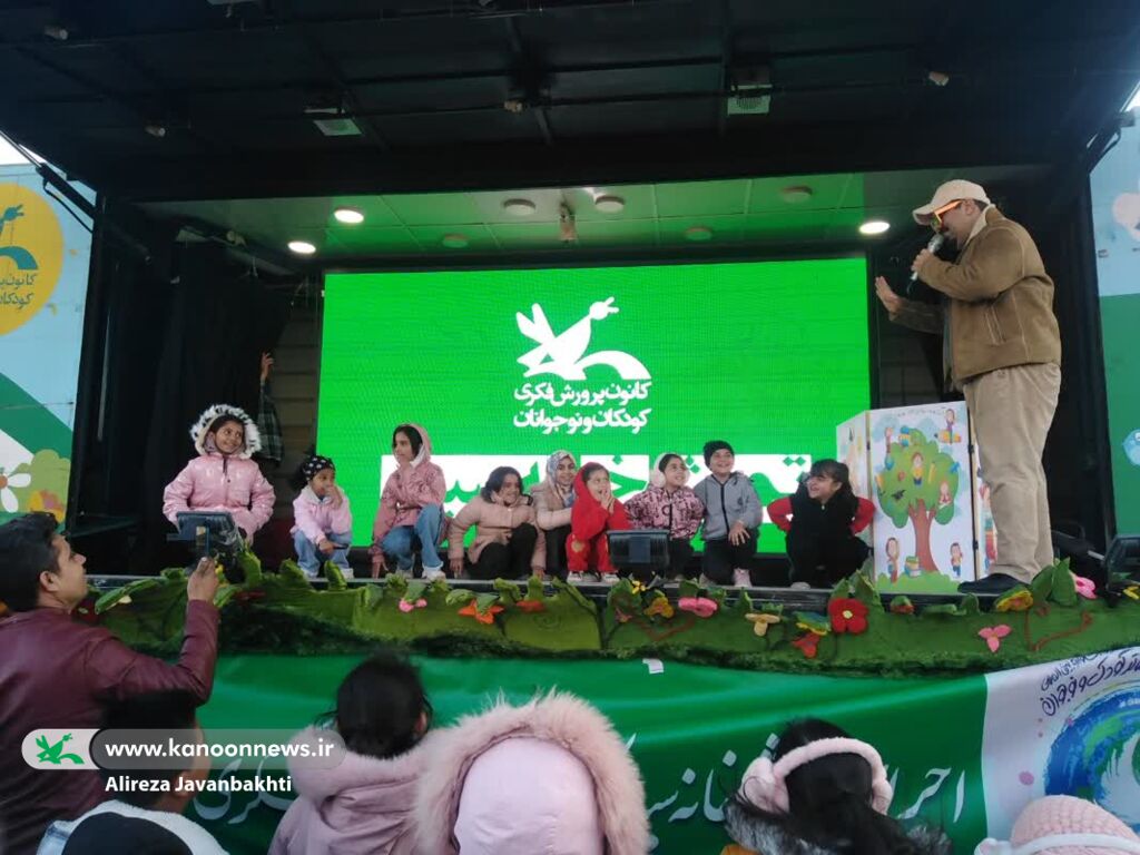 تماشاخانه سیار همدان 16 اجرای نمایش تماشاخانه سیار کانون در 6 روز
