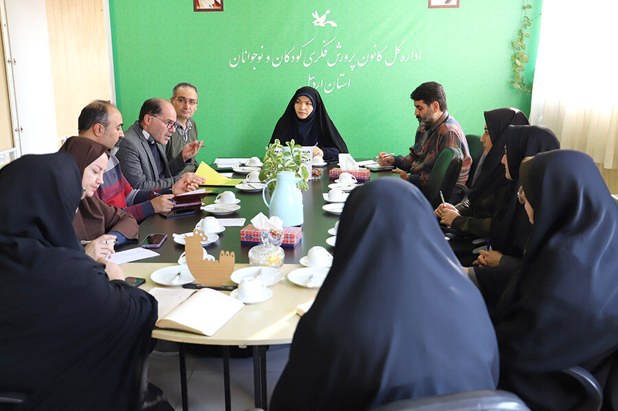 بیش از ۳۰ عنوان برنامه هفته کتاب در مراکز کانون استان اجرا میشود