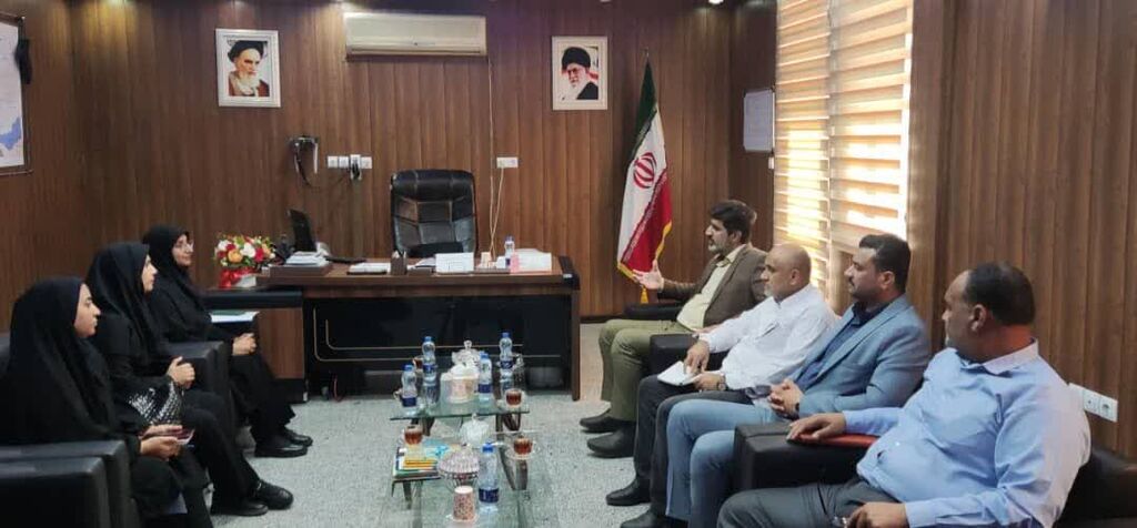 نشست مشترک مدیرکل کانون پرورش فکری کودکان و نوجوانان هرمزگان با فرماندار بندرخمیر
