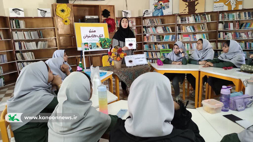 هفته کتاب یزد برنامه چگونه یک نویسنده باشیم، برگزار شد