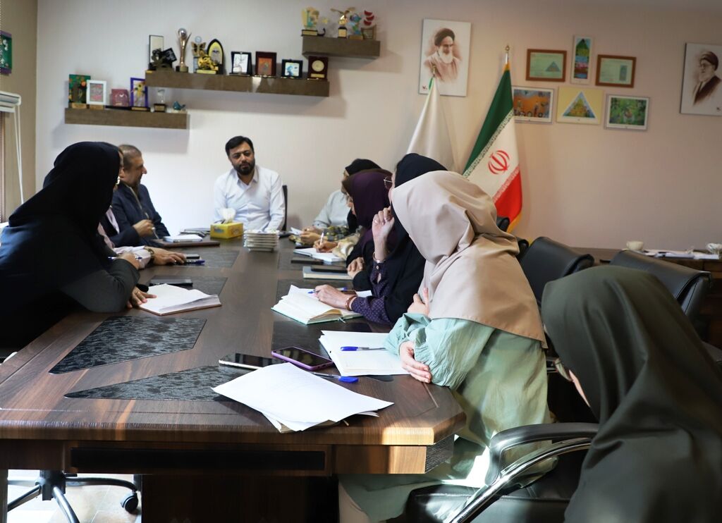 برگزاری نشست استقبال از هفته کتاب و کتابخوانی در کانون استان قزوین