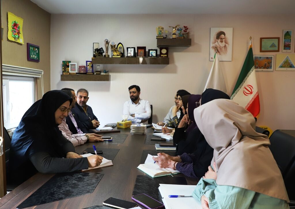 برگزاری نشست استقبال از هفته کتاب و کتابخوانی در کانون استان قزوین