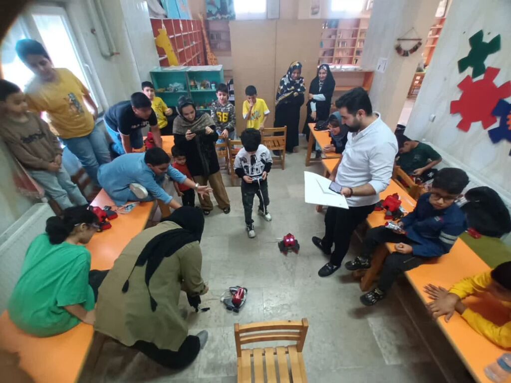 پایان دوره باشگاه رباتیک کانون بندرگز برگزار شد پایان دوره باشگاه رباتیک کانون بندرگز برگزار شد