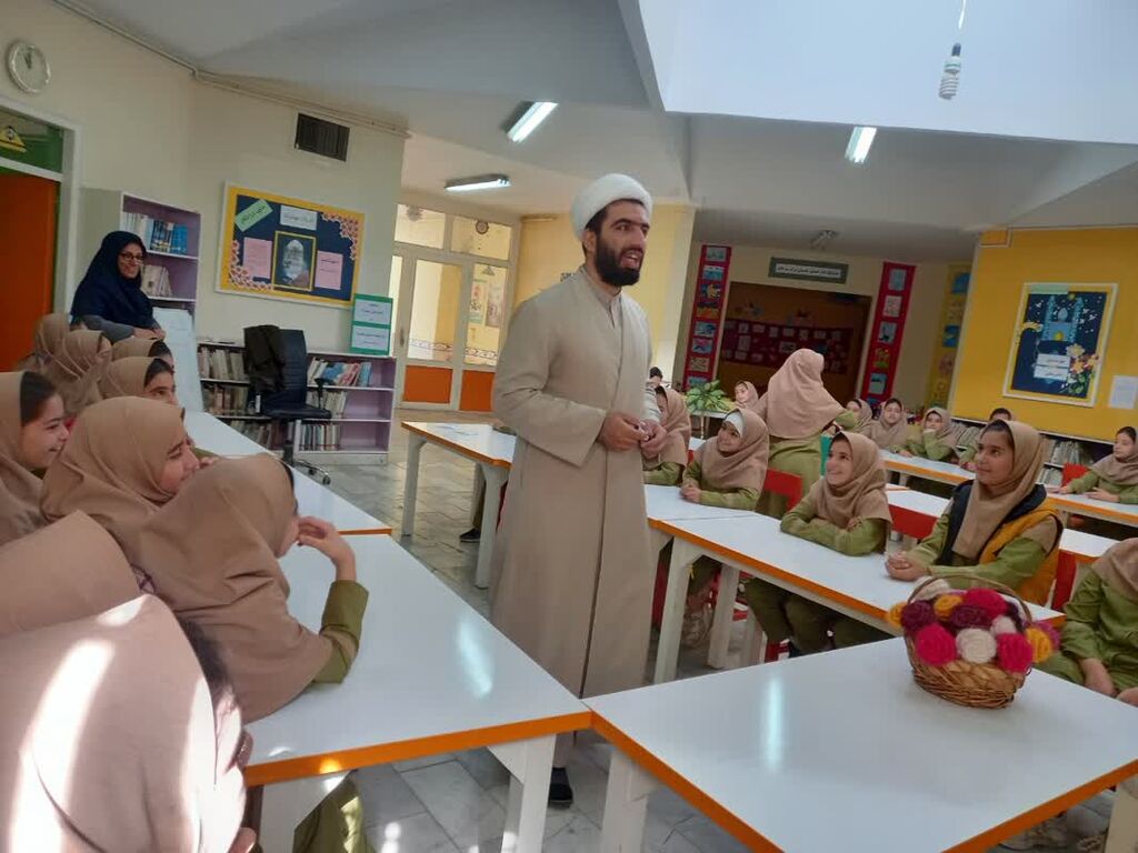 برنامههای متنوعی مراکز همدان به مناسبت روز علم