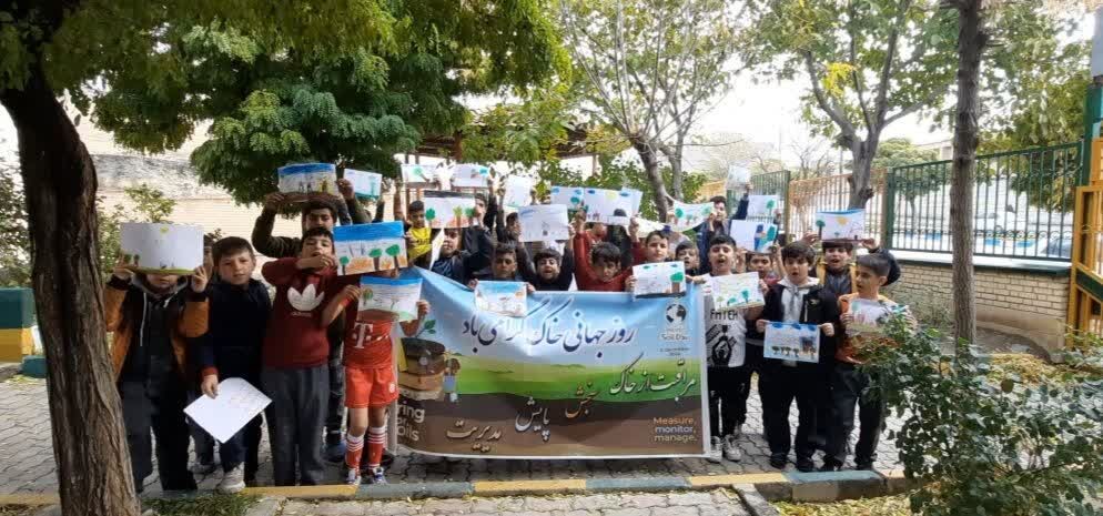 برنامههای متنوعی مراکز همدان به مناسبت روز علم