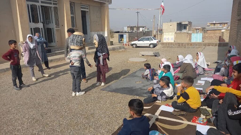 پیک امید پیک امید میهمان روستاهای سنقر شد