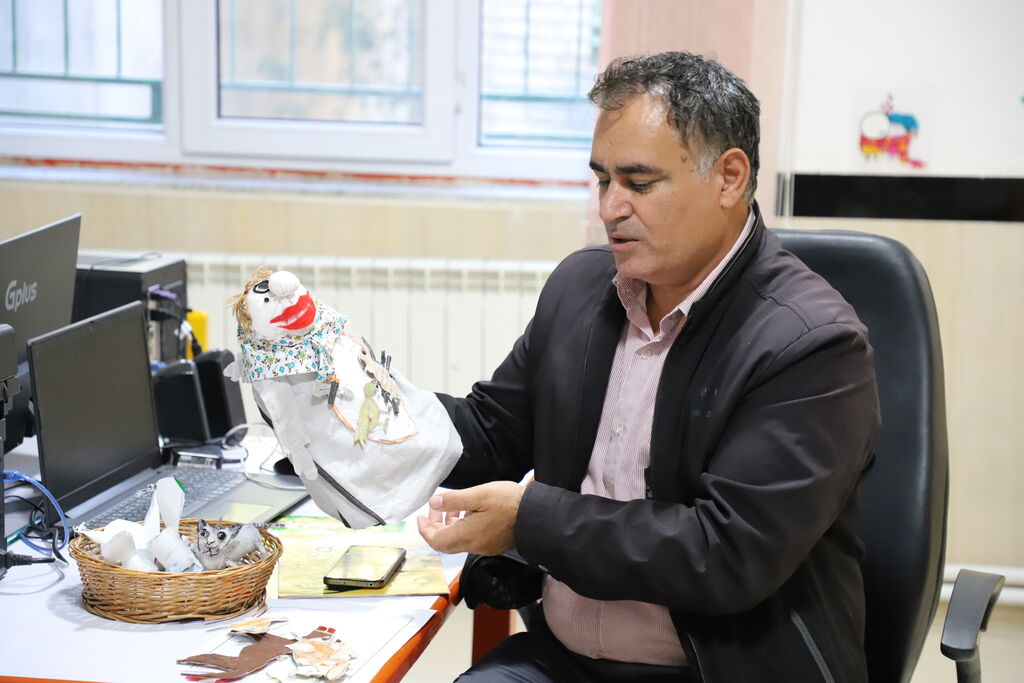 صادق پور: علاقه مند شدن کودکان به کتاب زیباترین تجربه ی من است/تولید محتوای خلاقانه راهکار افزایش مطالعه در کودکان و نوجوانان صادق پور: علاقه مند شدن کودکان به کتاب زیباترین تجربه ی من است/تولید محتوای خلاقانه راهکار افزایش مطالعه در کودکان و نوجوانان