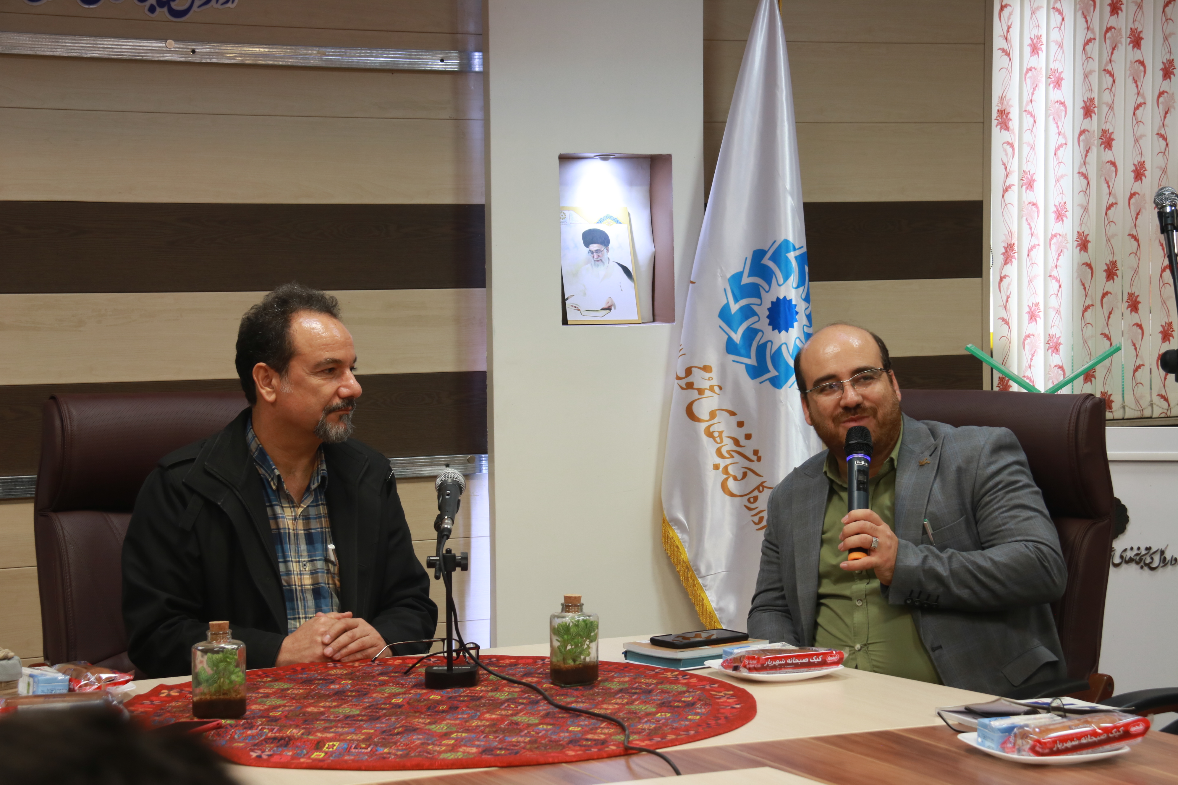 انجمن شاعران نوجوان روشنا میزبان غلامرضا بکتاش