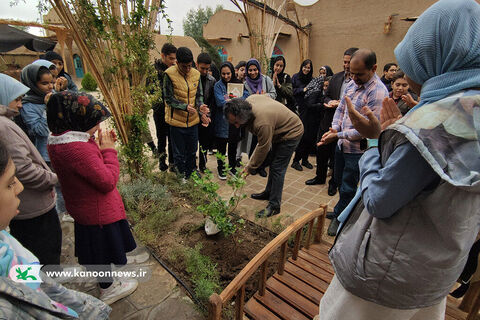 گزارش تصویری نشست ادبی «باغ کیانوش»