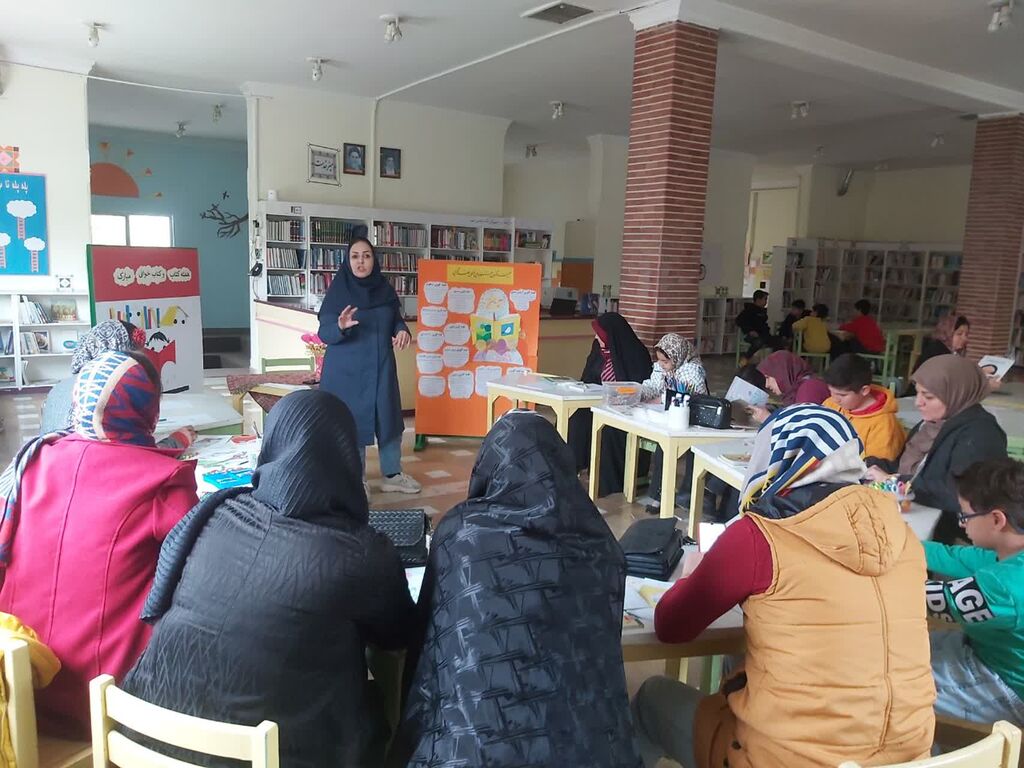 گرامیداشت «روز کتاب و کتابخوانی» در مراکز کرج/ «کتاب سازی خانوادگی» در مراکز کانون کرج