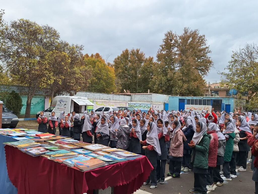 گرامیداشت «روز کتاب و کتابخوانی» در مراکز کرج/ «کتاب سازی خانوادگی» در مراکز کانون کرج