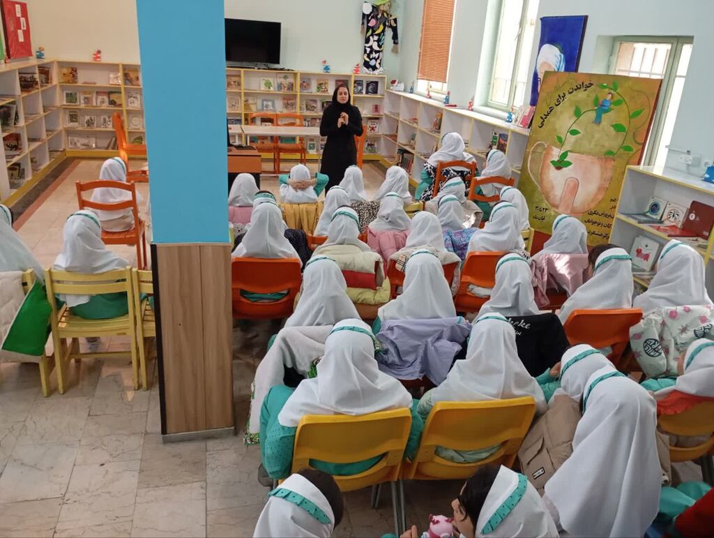 گرامیداشت «روز کتاب و کتابخوانی» در مراکز کرج/ «کتاب سازی خانوادگی» در مراکز کانون کرج