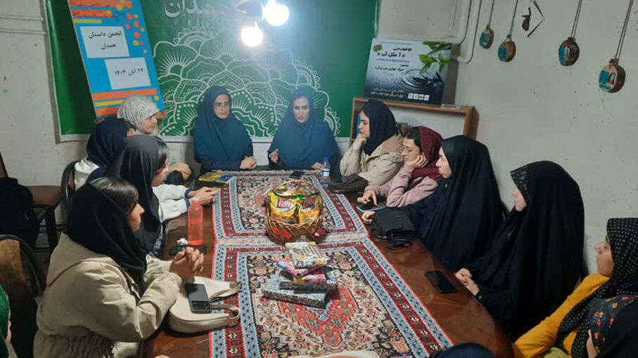 انجمن ادبی انجمن ادبی طنز در داستان در کانون همدان برگزار شد