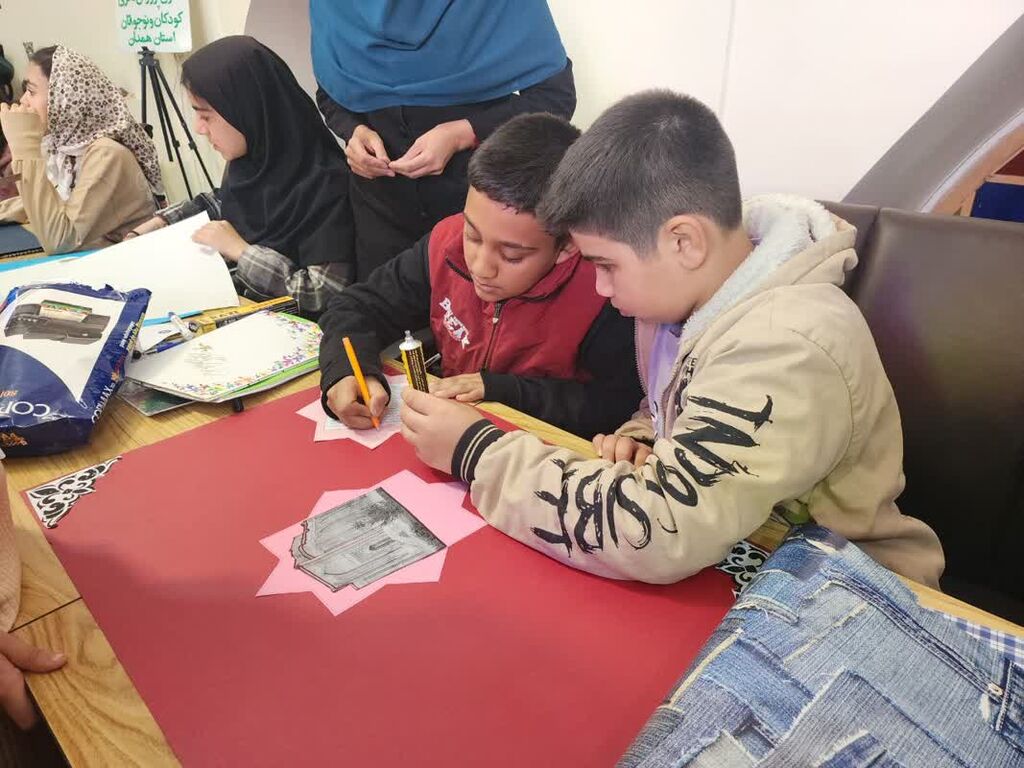 کاروان کتاب "بچههای کانون همدان" در تپه هگمتانه