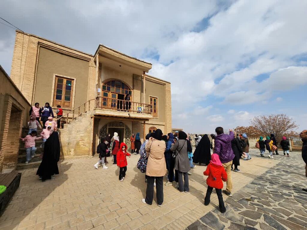 کاروان کتاب "بچههای کانون همدان" در تپه هگمتانه