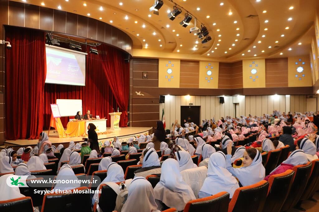 هفته کتاب و کتابخوانی، با«غلامرضا بکتاش» در کانون گلستان کودکان و نوجوانان گلستانی میزبان غلامرضا بکتاش بودند