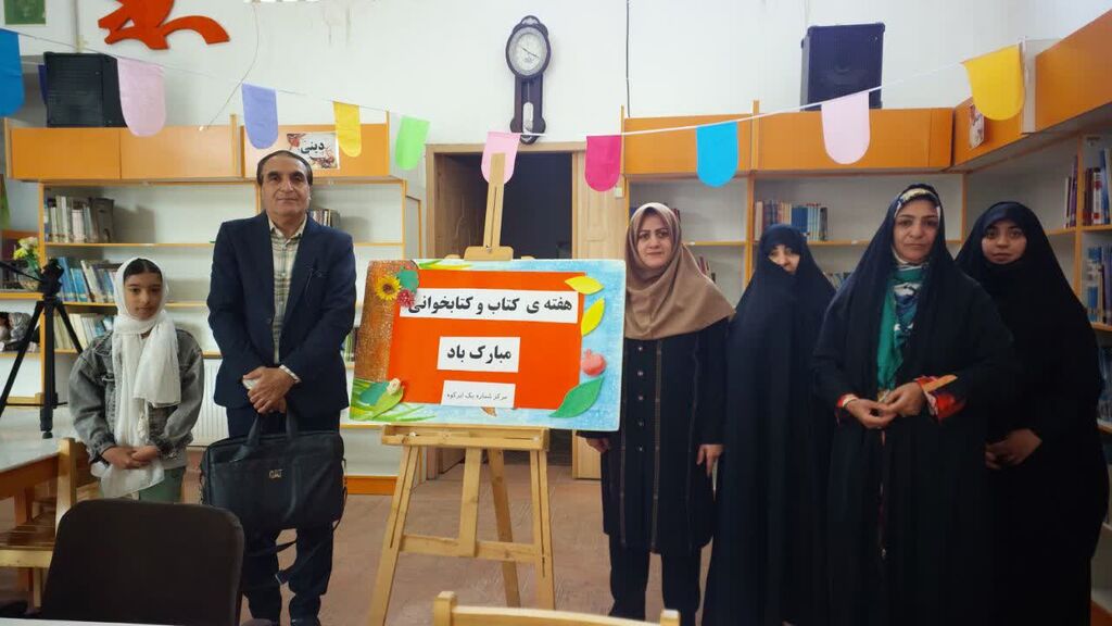 انجمن شاعران نوجوان یزد شعر محمّدعلی بهمنی، در کنار زبان سادهاش دریای عاطفه است