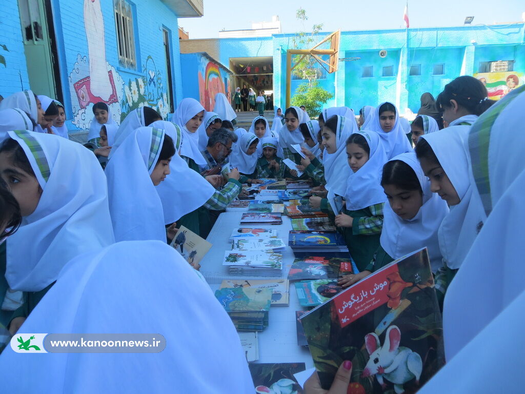 اعضای کانون استان بوشهر بیش از ۶۰ هزار کتاب امانت گرفتند / علاقهمند کردن کودکان به کتاب وظیفه همگانی است