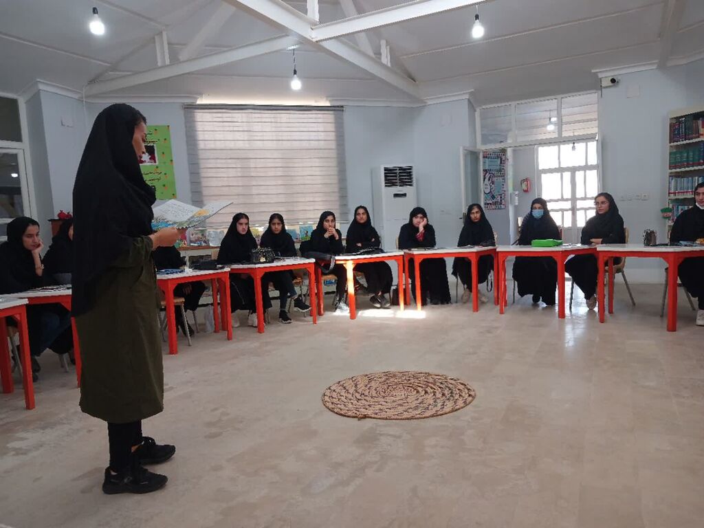 برگزاری نشست آشنایی با کتابخانهی مرکز جاسک برای دانشجویان رشته علوم تربیتی