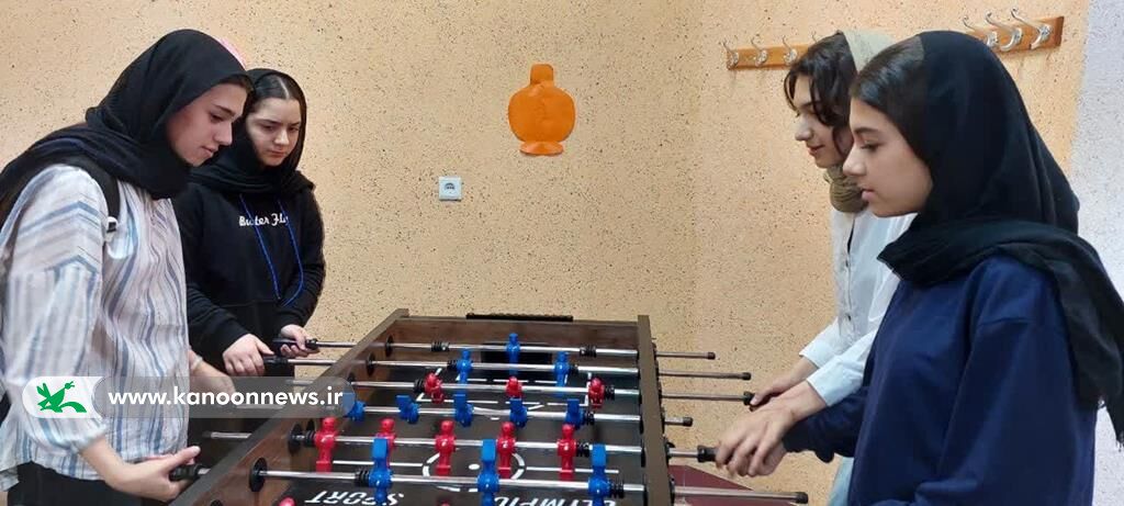 مراکز کانون گلستان به فوتبالدستی و ایرهاکی تجهیز شد