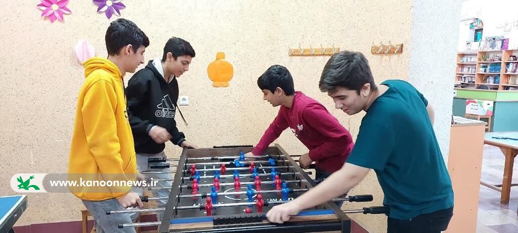 مراکز کانون گلستان به فوتبالدستی و ایرهاکی تجهیز شد