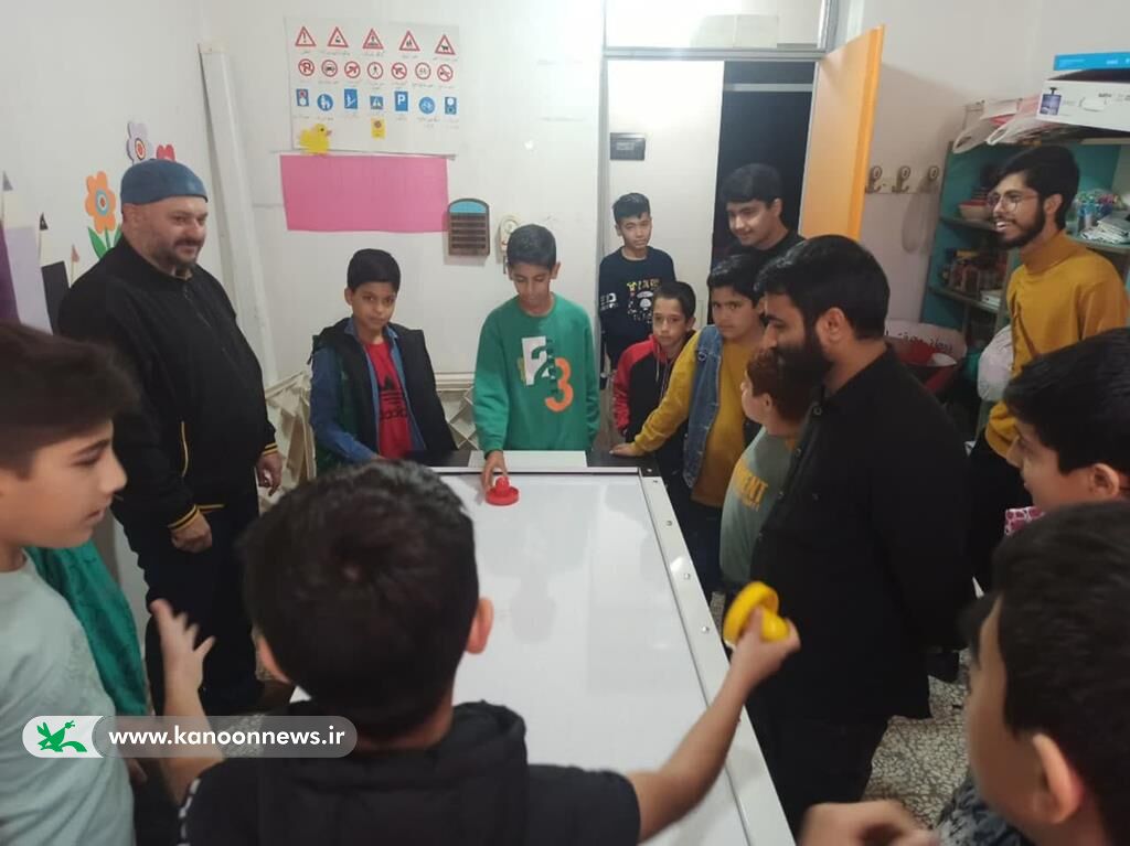 مراکز کانون گلستان به فوتبالدستی و ایرهاکی تجهیز شد