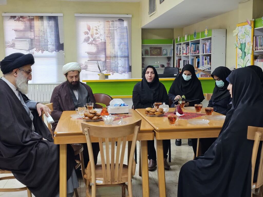 نماینده ولی فقیه و امام جمعه کرج از مرکز مجتمع کانون کرج بازدید کرد