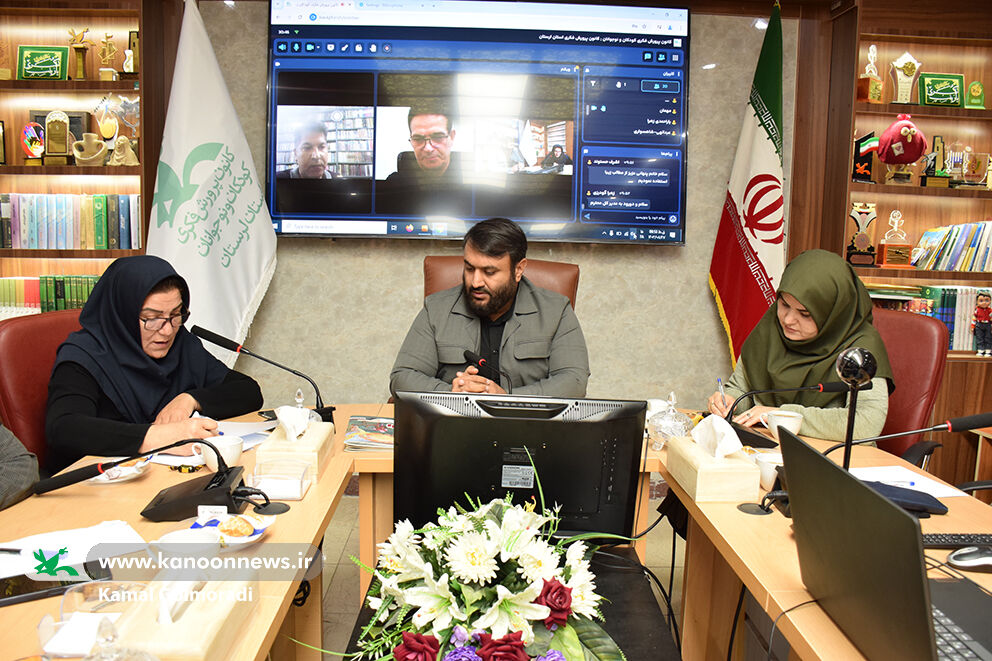نقد کتاب های «یک پاورقی» با حضور نویسندگان درکانون لرستان برگزارشد