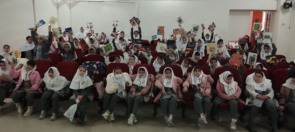 اجرای برنامه رادیو کتاب در مراکز کانون همدان