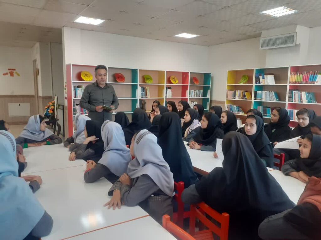 اجرای برنامه رادیو کتاب در مراکز کانون همدان