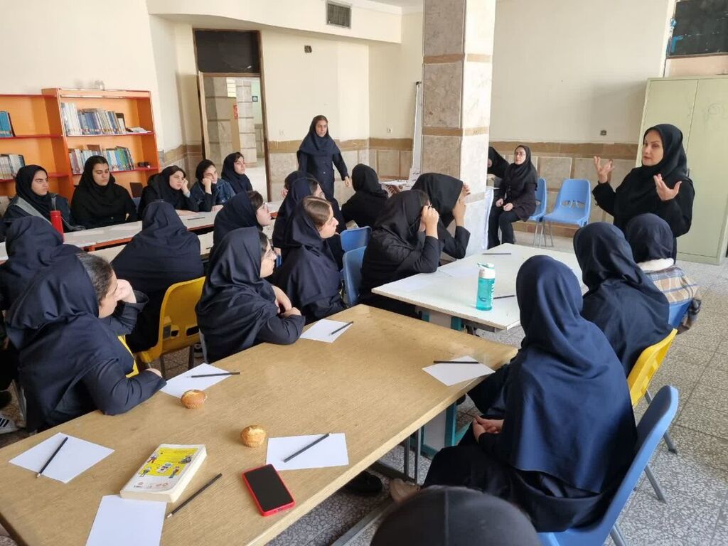 برگزاری کارگاه "رفع موانع نوشتن خلاق" در مرکز سرپلذهاب