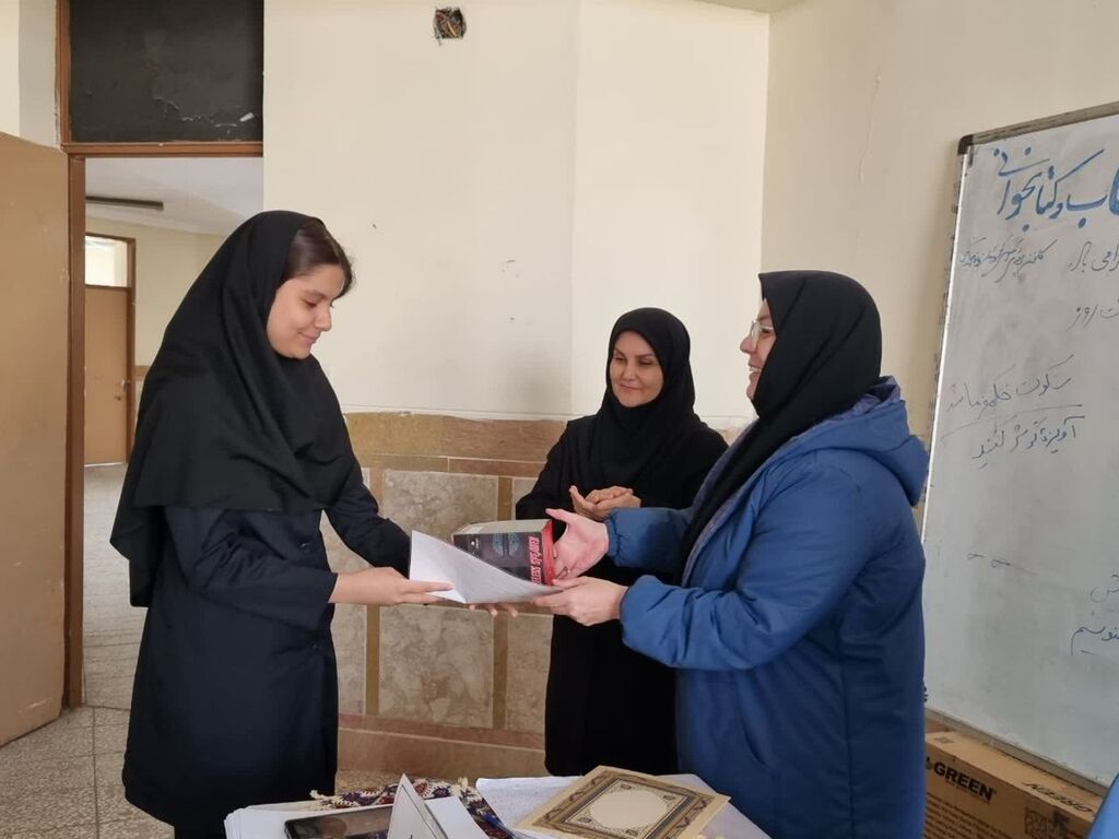 برگزاری کارگاه "رفع موانع نوشتن خلاق" در مرکز سرپلذهاب