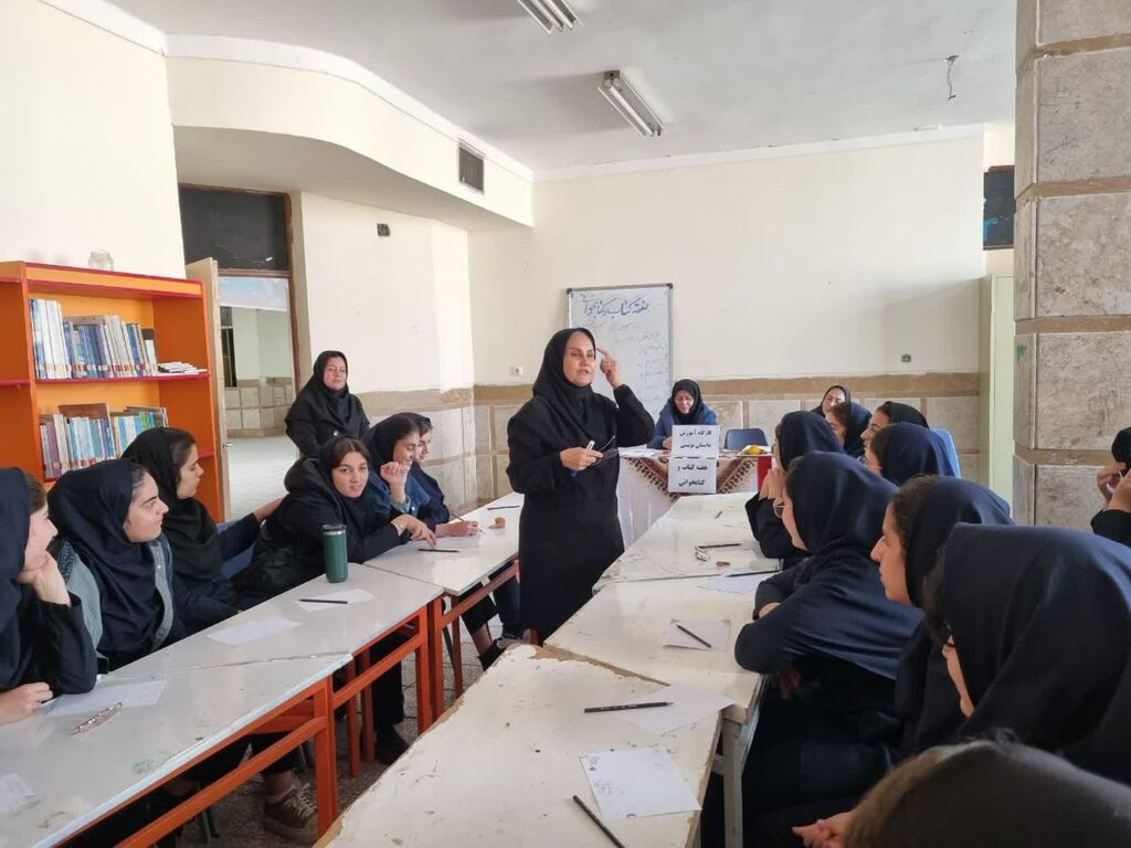 برگزاری کارگاه "رفع موانع نوشتن خلاق" در مرکز سرپلذهاب