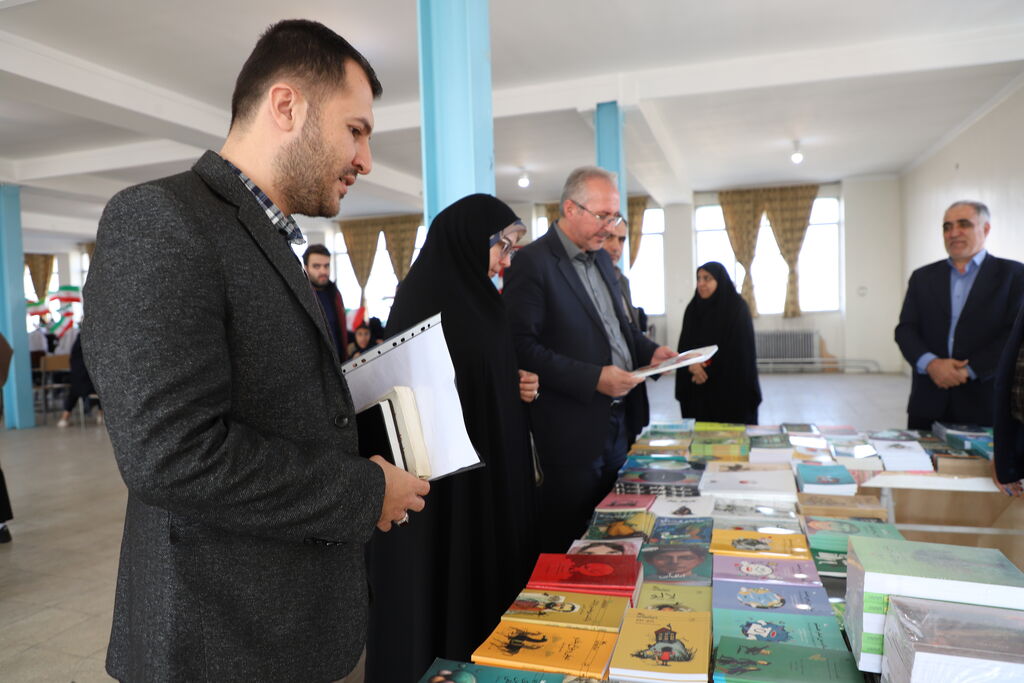 عهد و پیمان دانش آموزان با کتاب