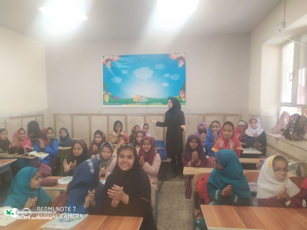 «کتاب» پل ارتباطی بین مربیان کانون سیستان و بلوچستان و «دانشآموزان» در هفتهی کتاب و کتابخوانی