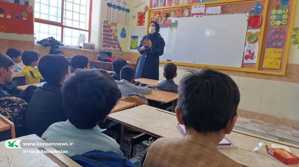 «کتاب» پل ارتباطی بین مربیان کانون سیستان و بلوچستان و «دانشآموزان» در هفتهی کتاب و کتابخوانی