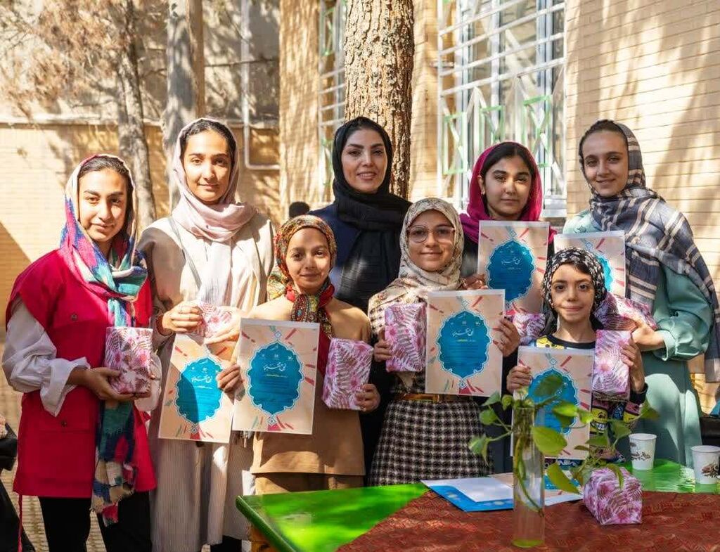 اعضای نوجوان کانون استان قزوین به جمع برگزیدگان کشوری رویداد ملی «کتابال» پیوستند اعضای نوجوان کانون استان قزوین به جمع برگزیدگان کشوری رویداد ملی «کتابال» پیوستند