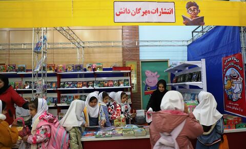 چند نما از برگزاری سومین نمایشگاه تخصصی کتاب کودک و نوجوان در مجتمع فرهنگی و هنری کانون استان قزوین