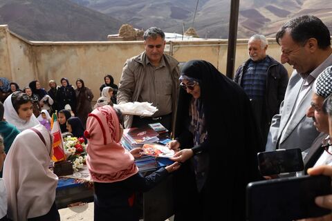 افتتاح کتابخانه و اتاق بازی و سرگرمی در مدرسه ی روستای کرد کندی توسط پایگاه مقاومت بسیج شهید رسول فرخی اداره کل کانون پرورش فکری کودکان و نوجوانان استان آذربایجان غربی