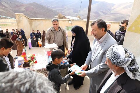 افتتاح کتابخانه و اتاق بازی و سرگرمی در مدرسه ی روستای کرد کندی توسط پایگاه مقاومت بسیج شهید رسول فرخی اداره کل کانون پرورش فکری کودکان و نوجوانان استان آذربایجان غربی