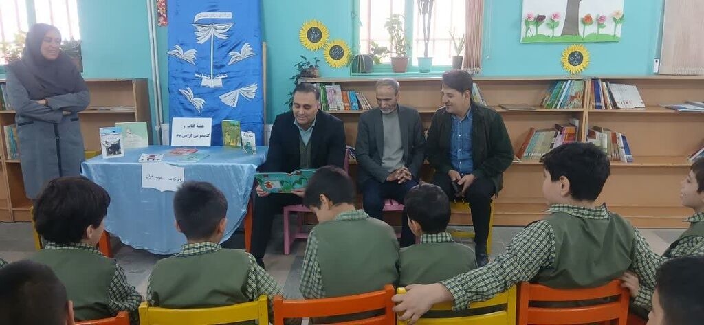 دیدار اعضا با مسئولان شهری به مناسبت هفته کتاب