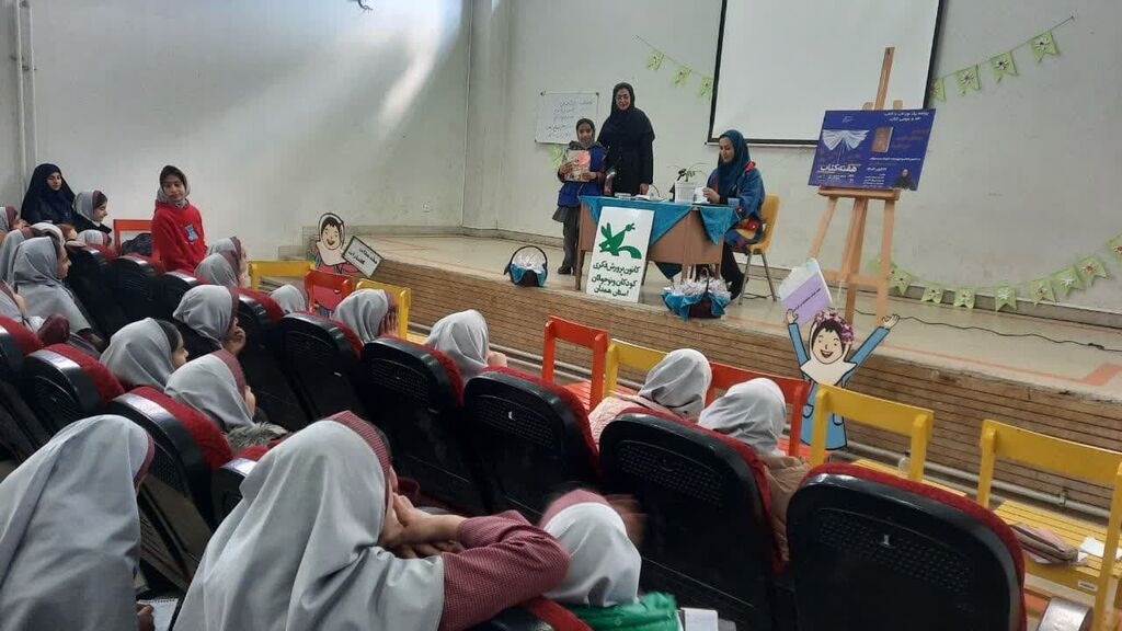 دیدار اعضا با مسئولان شهری به مناسبت هفته کتاب