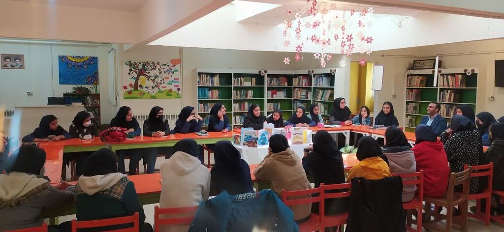 دیدار اعضا با مسئولان شهری به مناسبت هفته کتاب