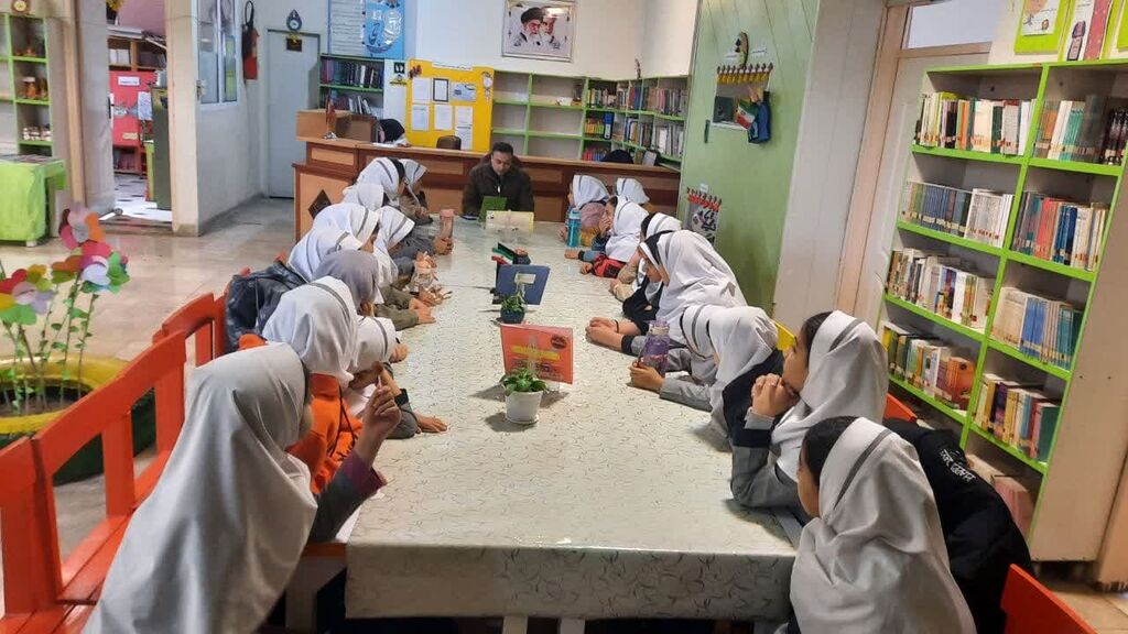 دیدار اعضا با مسئولان شهری به مناسبت هفته کتاب