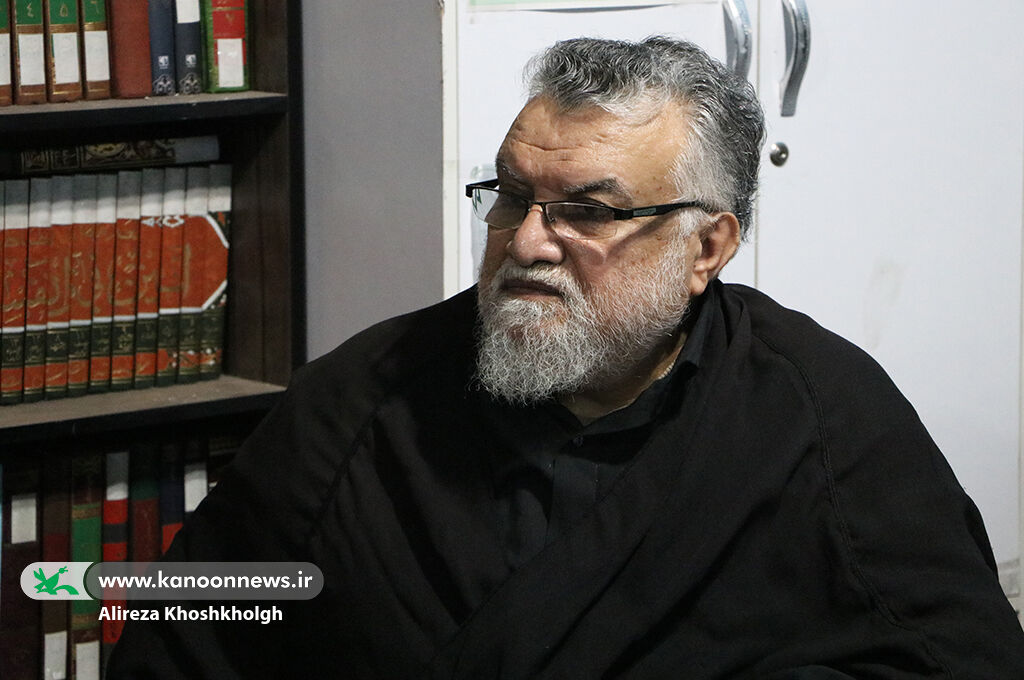 کلید دانایی به آیندهسازان اهداشد/ راهاندازی کتابخانه کانونی در مدرسه مفتاح رشت