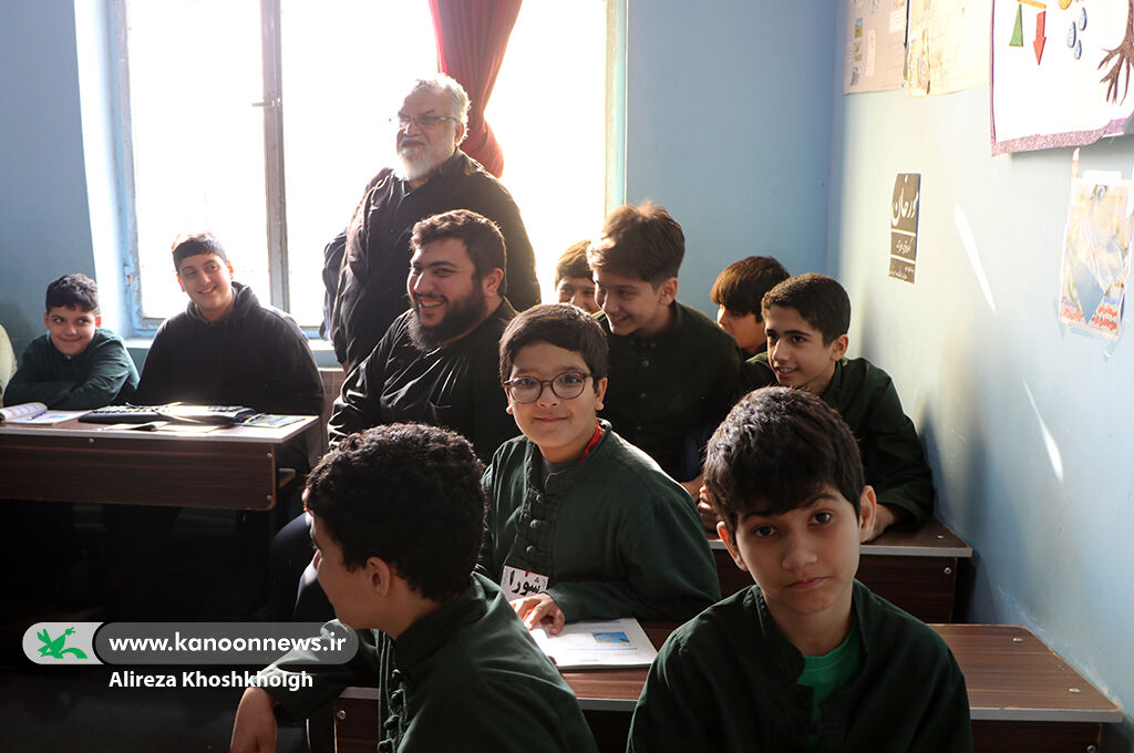 کلید دانایی به آیندهسازان اهداشد/ راهاندازی کتابخانه کانونی در مدرسه مفتاح رشت