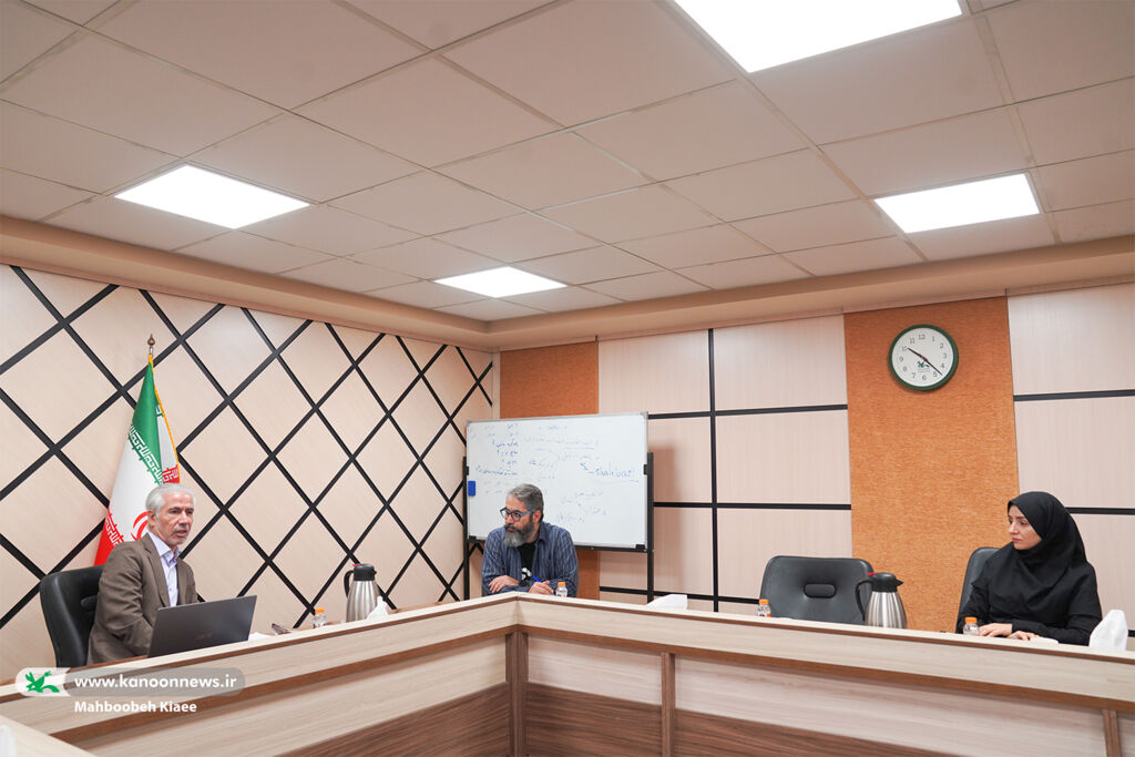 ضرورت حفظ هویت در حوزه ادبیات با وجود رسانههای دیجیتال ضرورت حفظ هویت در حوزه ادبیات با وجود رسانههای دیجیتال