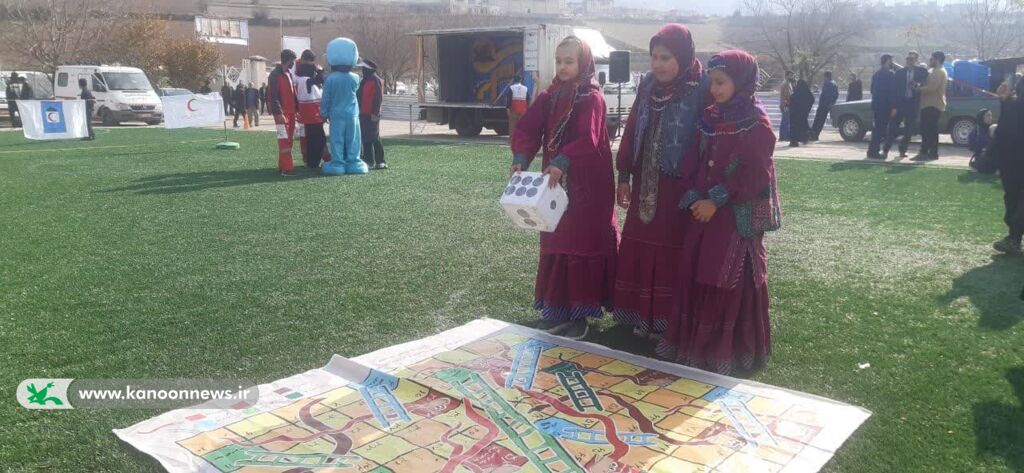 کامیونت نمایش سیار کانون در آیین افتتاح بیمارستان صحرایی