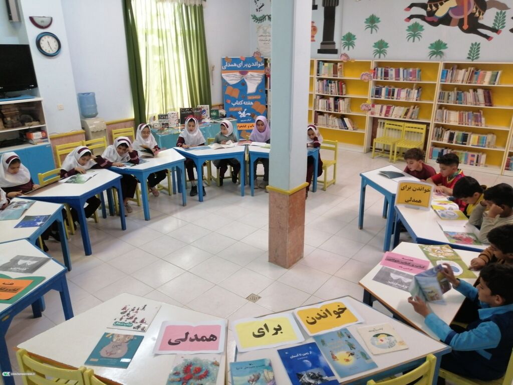 آشنایی کودکان و نوجوانان را با کتاب و کتابخوانی