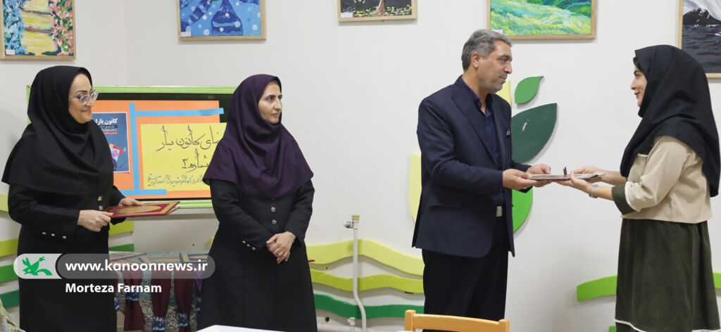 نشست نقد رمان باغ کیانوش با حضور جمعی از اعضای مراکز کانون یزد و مربیان برگزار شد